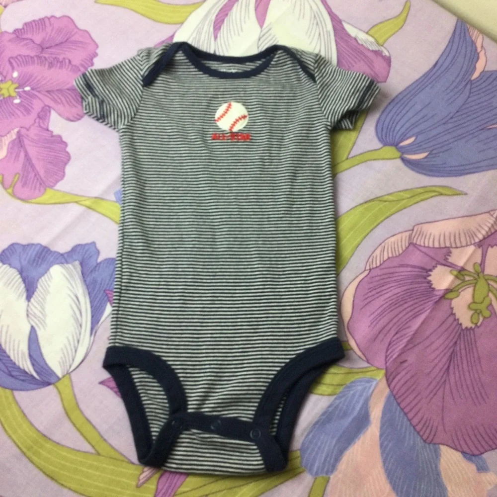 NWOT Carter’s  2 Pz Baby Boy Onesies short sleeves 12M
